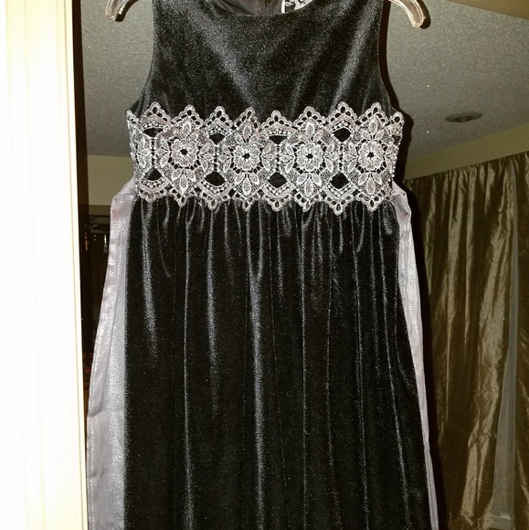 Dress - Picture 2 of 4